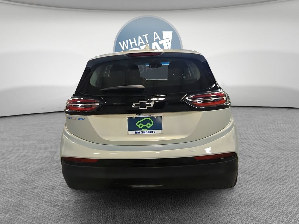 Used 2022 Chevrolet Bolt LT w/ Infotainment Package FWD image 6