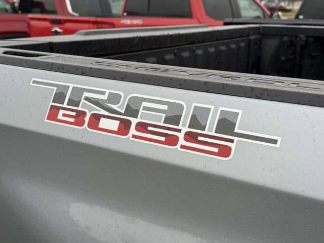 Used 2025 Chevrolet Silverado 1500 LT Trail Boss w/ Convenience Package II AWD/4WD image 10