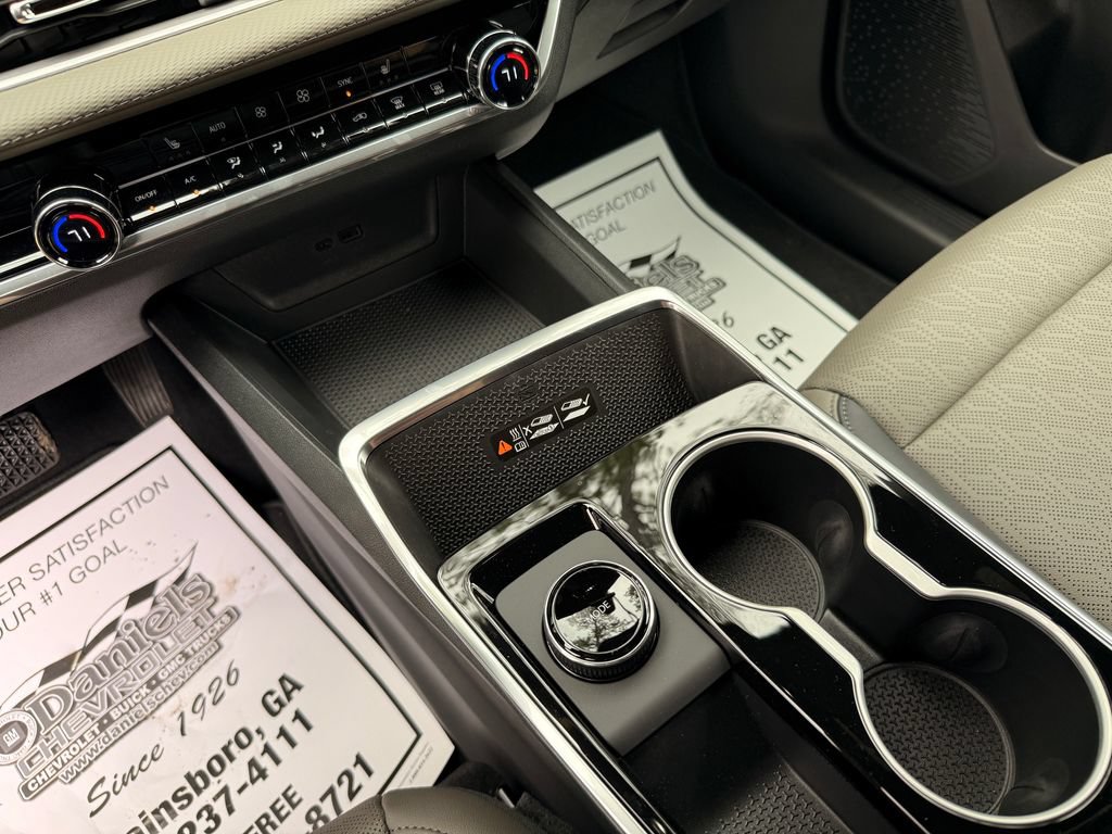New 2027 Chevrolet Equinox LT w/ Convenience Package II FWD image 19