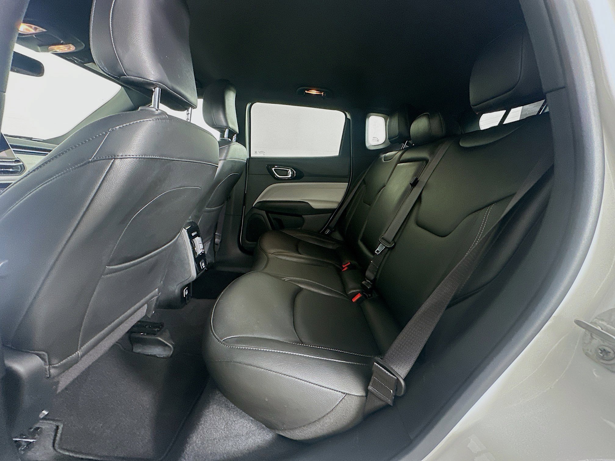 Used 2025 Jeep Compass Limited image 26