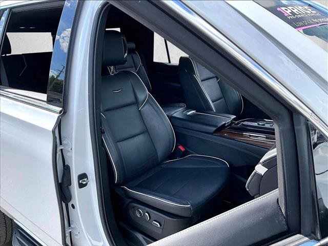 Used 2024 Cadillac Escalade Premium Luxury AWD/4WD image 8
