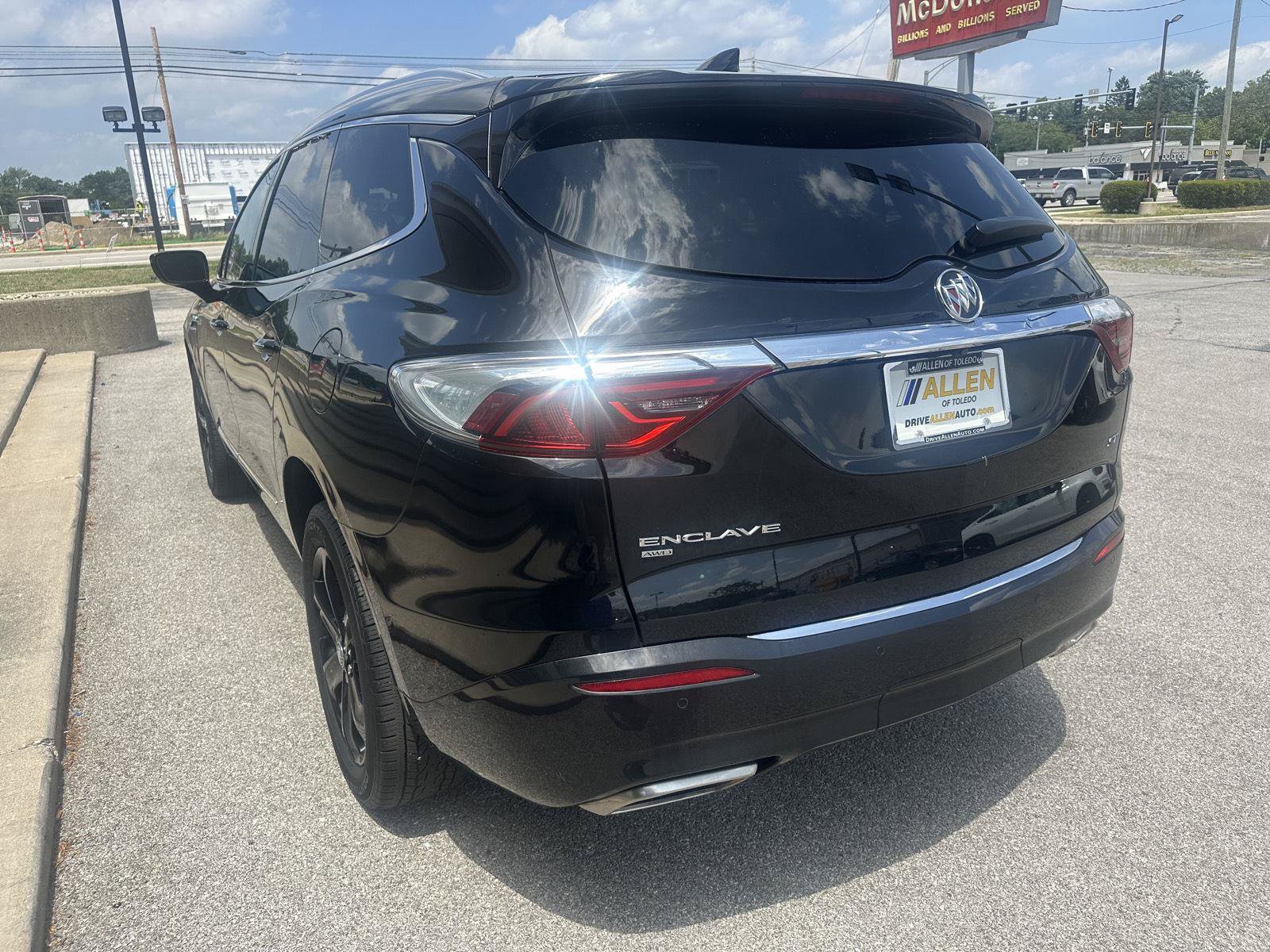 Used 2023 Buick Enclave Essence w/ Experience Buick Package AWD/4WD image 10