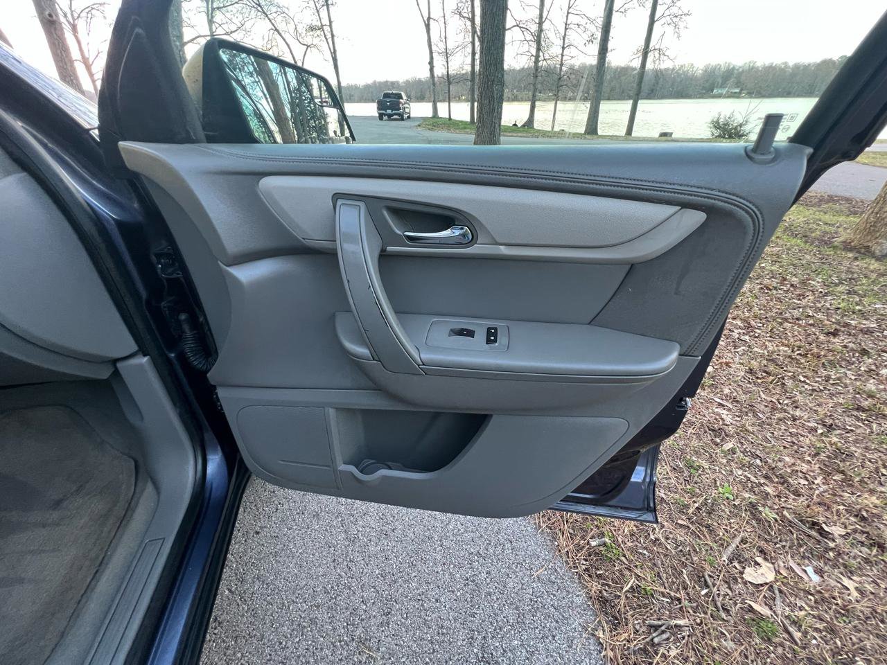 Used 2013 Chevrolet Traverse LS image 27