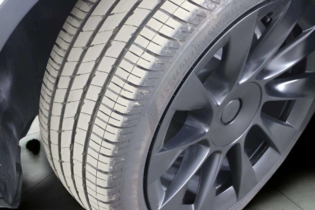 Used 2022 Tesla Model Y Long Range image 34