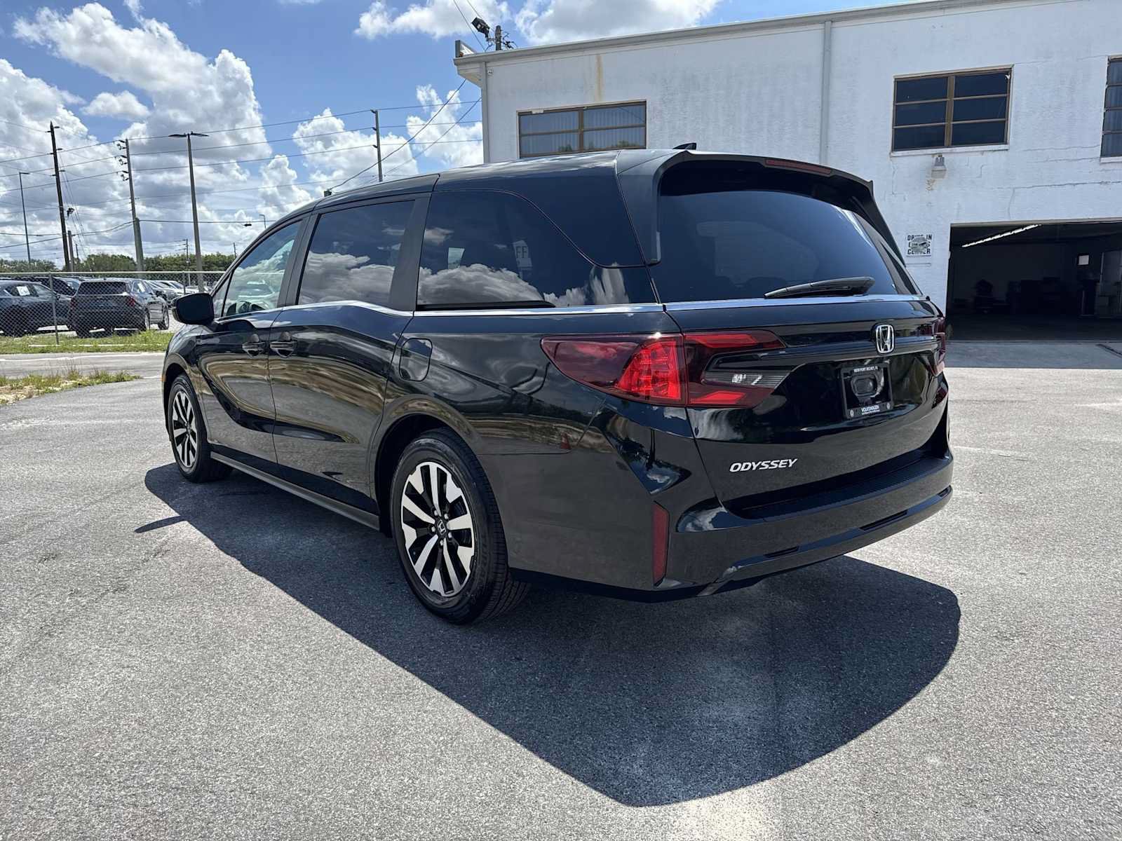 Used 2025 Honda Odyssey EX-L image 4
