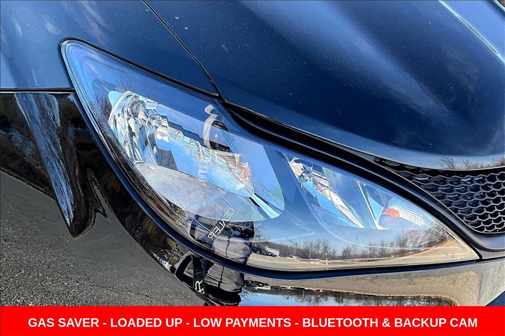 Used 2022 Chrysler Voyager LX image 30