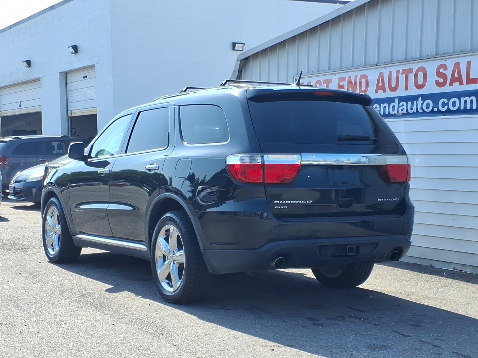 Used 2011 Dodge Durango Citadel w/ Trailer Tow Group IV AWD/4WD image 3