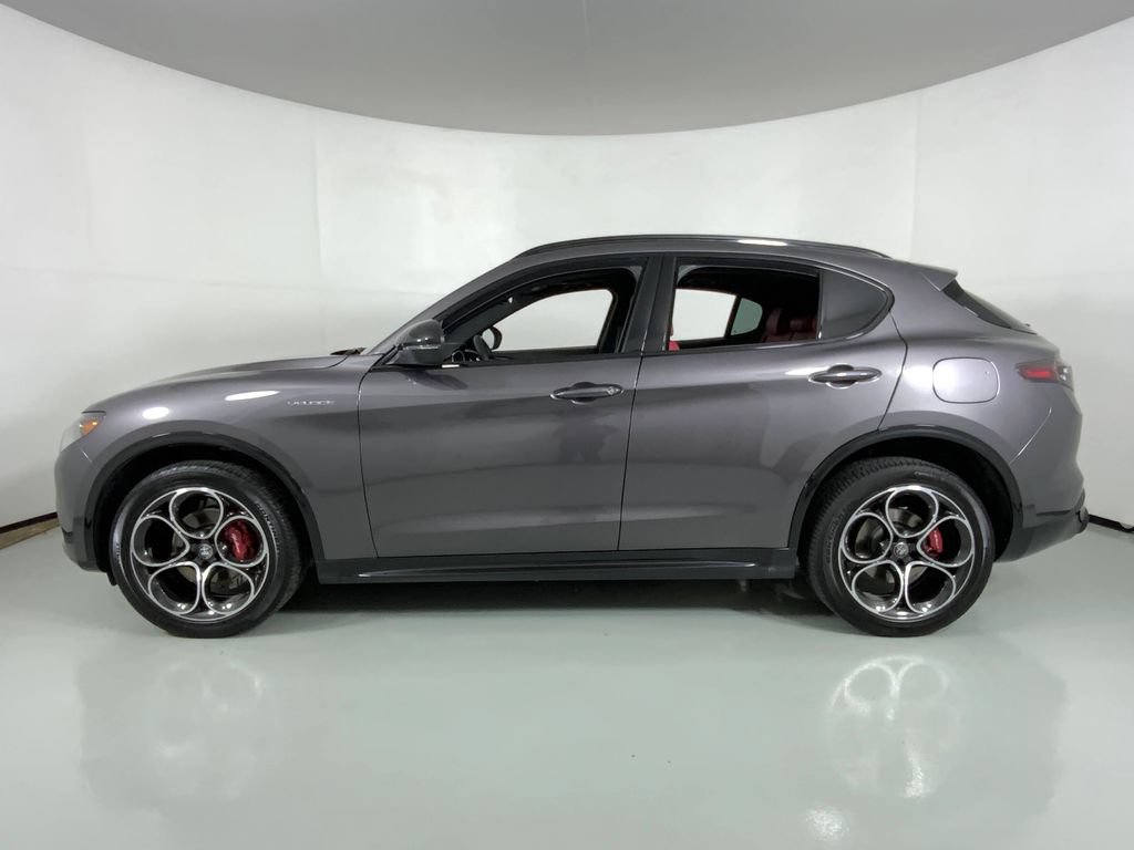 New 2025 Alfa Romeo Stelvio Sprint w/ Veloce Package AWD/4WD image 8