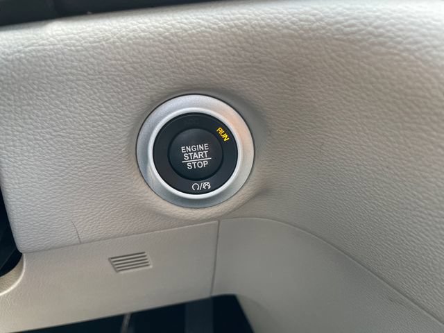 Used 2021 Chrysler Pacifica Touring-L FWD image 37