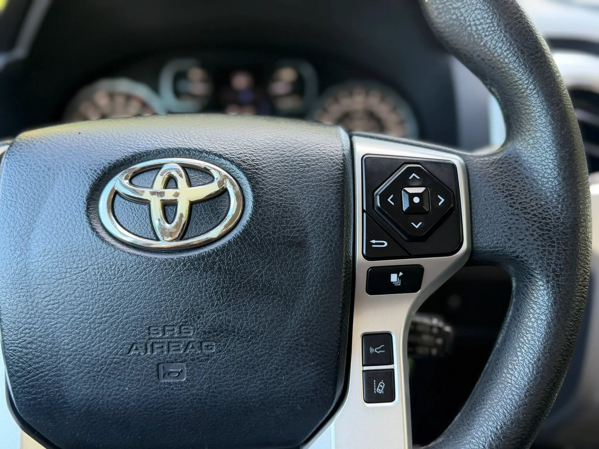 Used 2018 Toyota Tundra SR5 w/ SR5 Upgrade Package RWD image 29