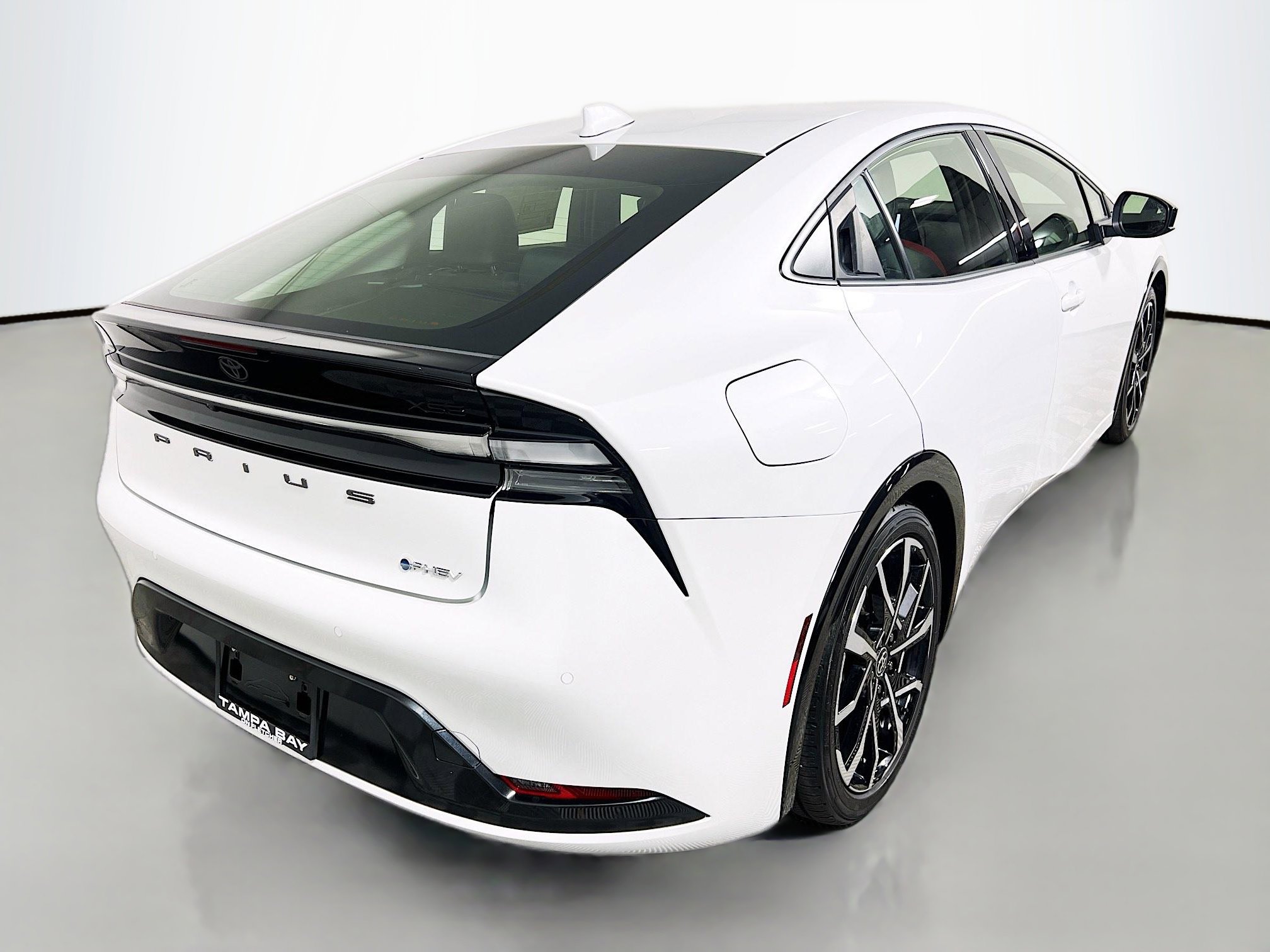 Used 2025 Toyota Prius Plug-In Hybrid FWD image 4