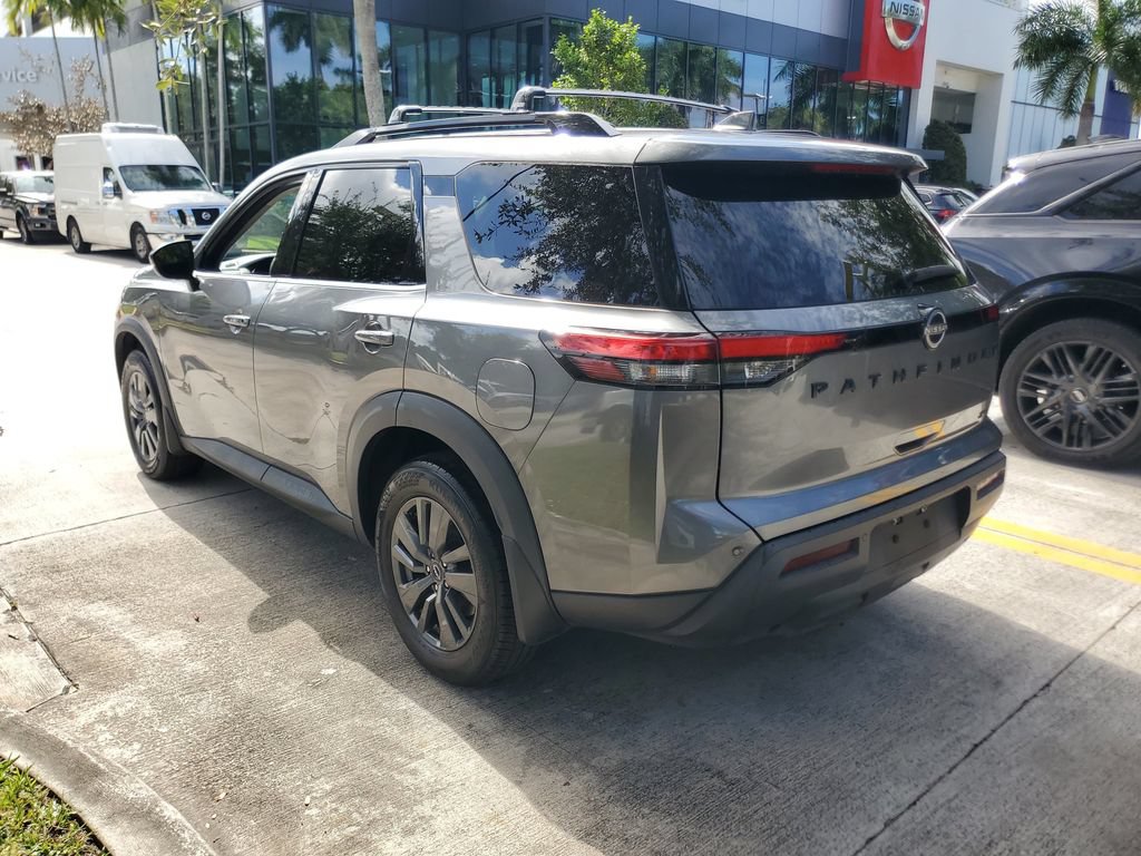 Certified 2022 Nissan Pathfinder SV w/ SV Black Package FWD image 4