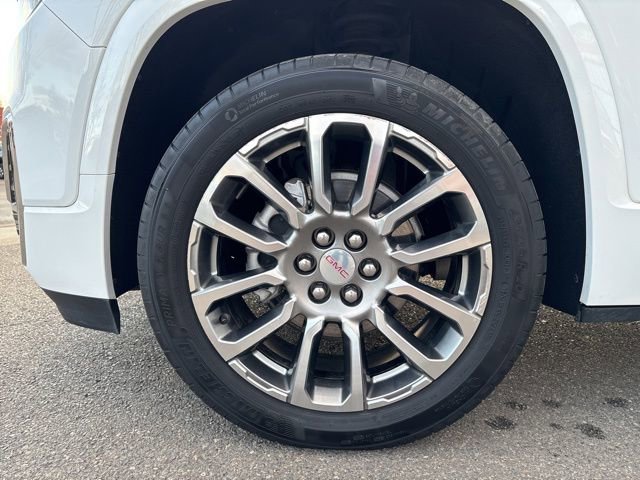 Used 2023 GMC Acadia Denali w/ Denali Technology Package image 9