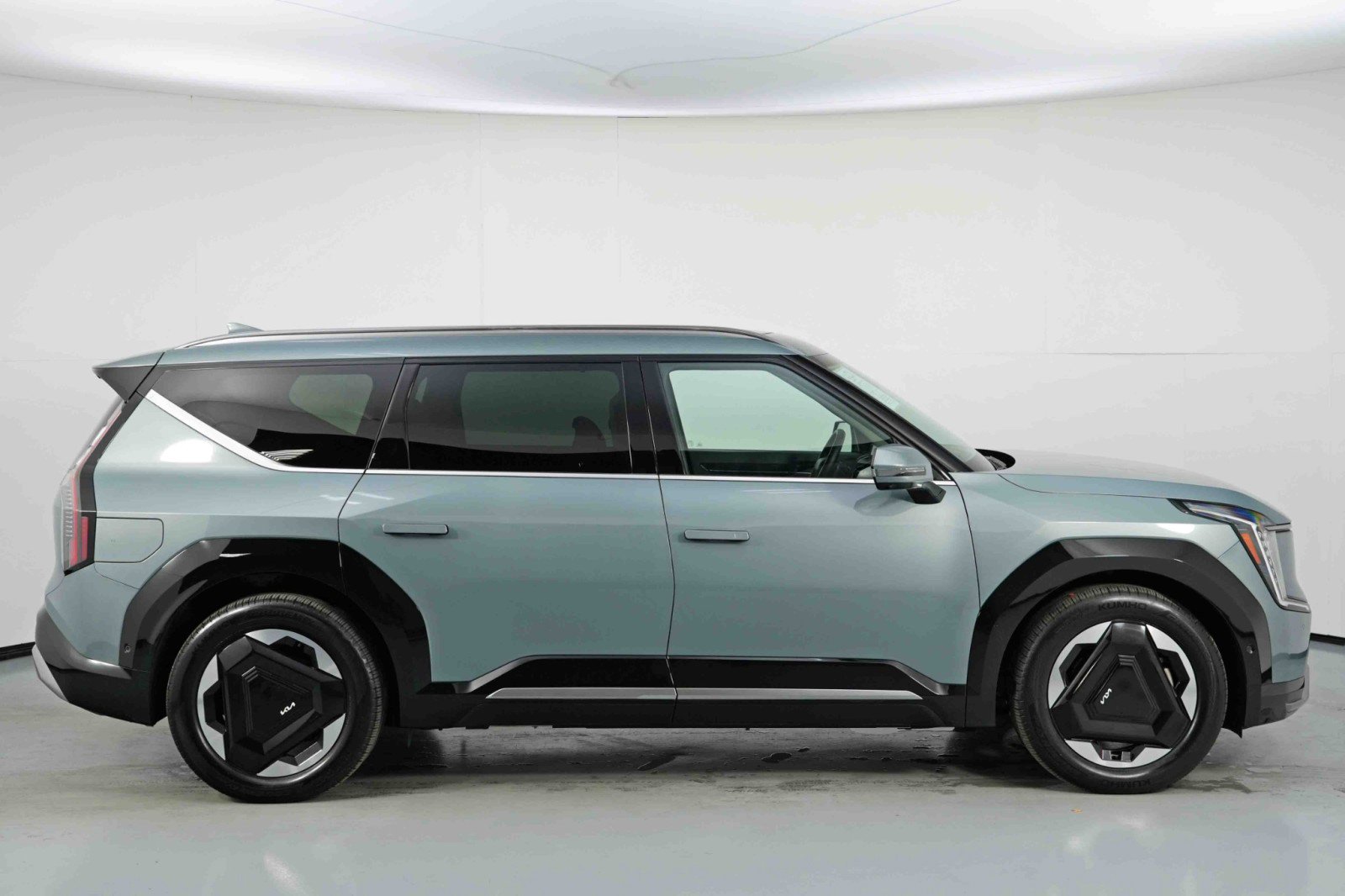 Used 2024 Kia EV9 Land image 58