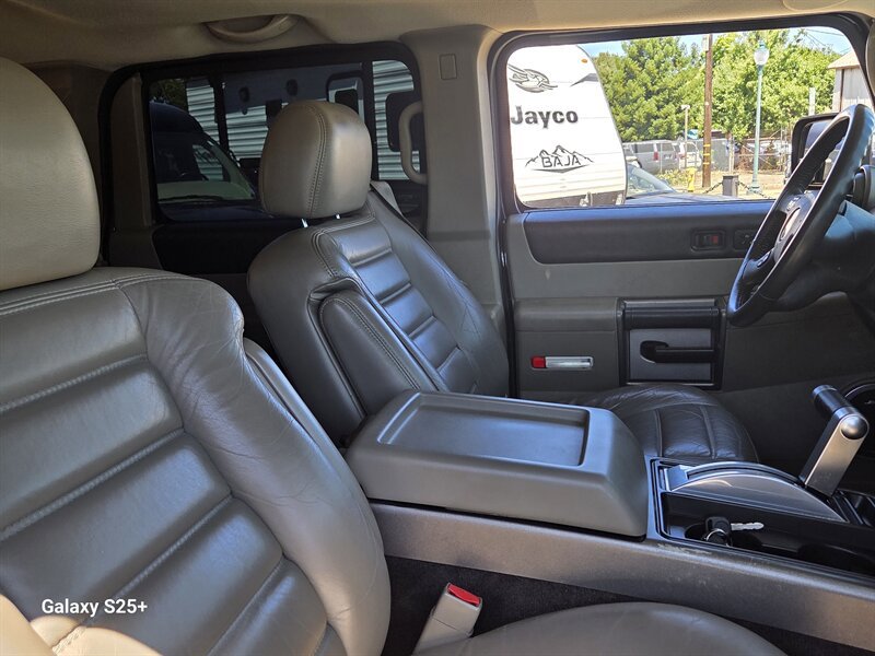 Used 2004 HUMMER H2 w/ Preferred Equipment Group AWD/4WD image 22