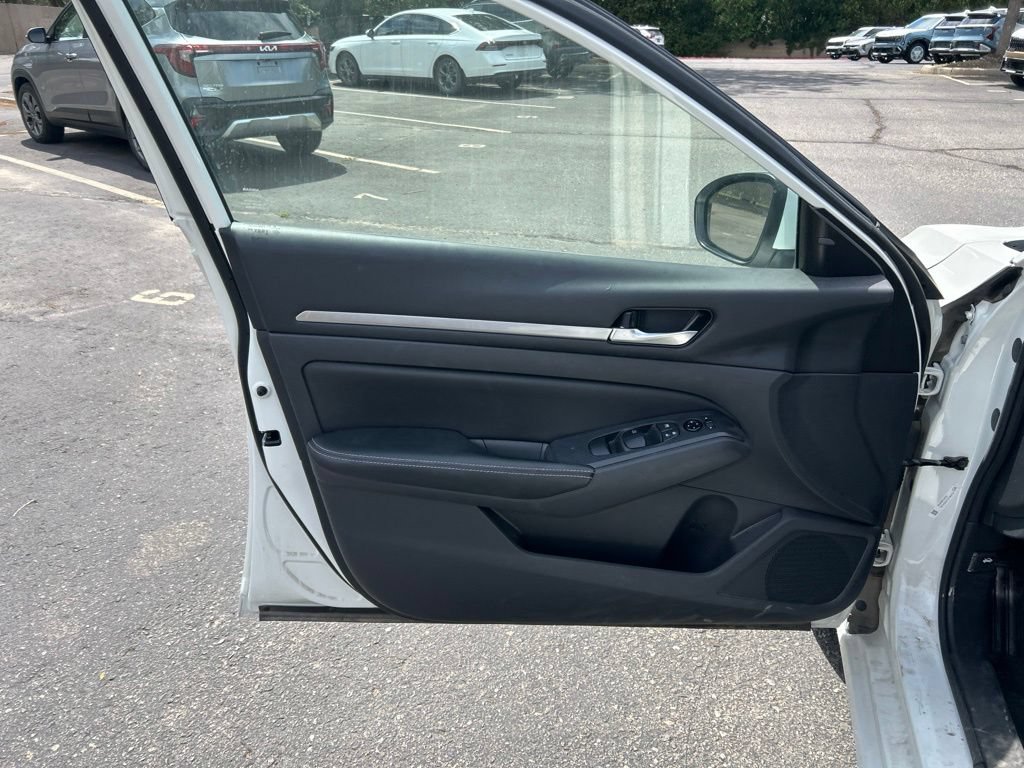 Used 2022 Nissan Altima 2.5 SV AWD/4WD image 6