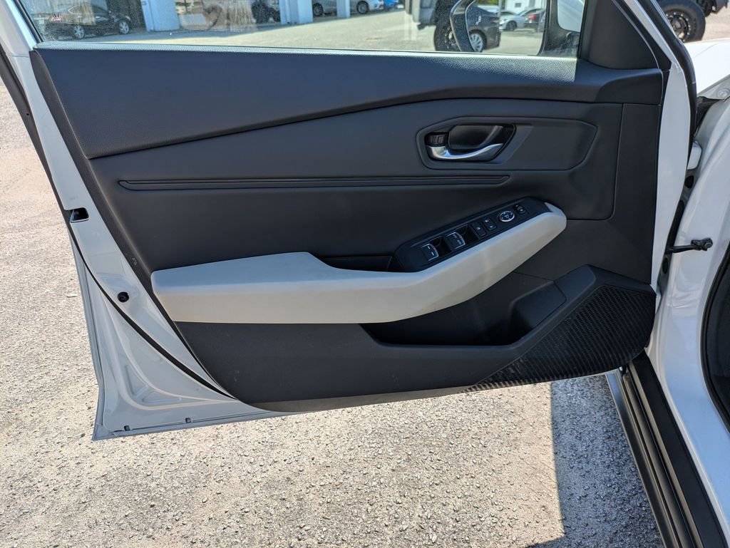 Used 2024 Honda Accord EX image 11