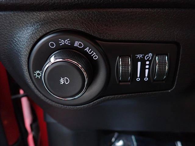 Used 2020 Jeep Compass Trailhawk AWD/4WD image 11