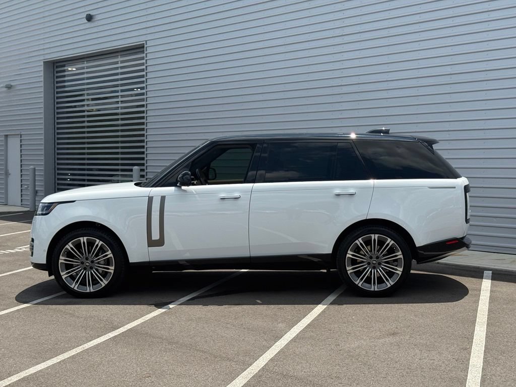 Used 2025 Land Rover Range Rover Long Wheelbase SE AWD/4WD image 11