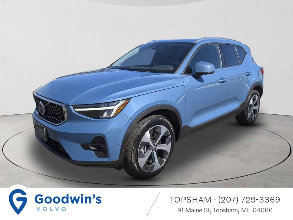 Certified 2025 Volvo XC40 B5 Plus AWD/4WD image 1