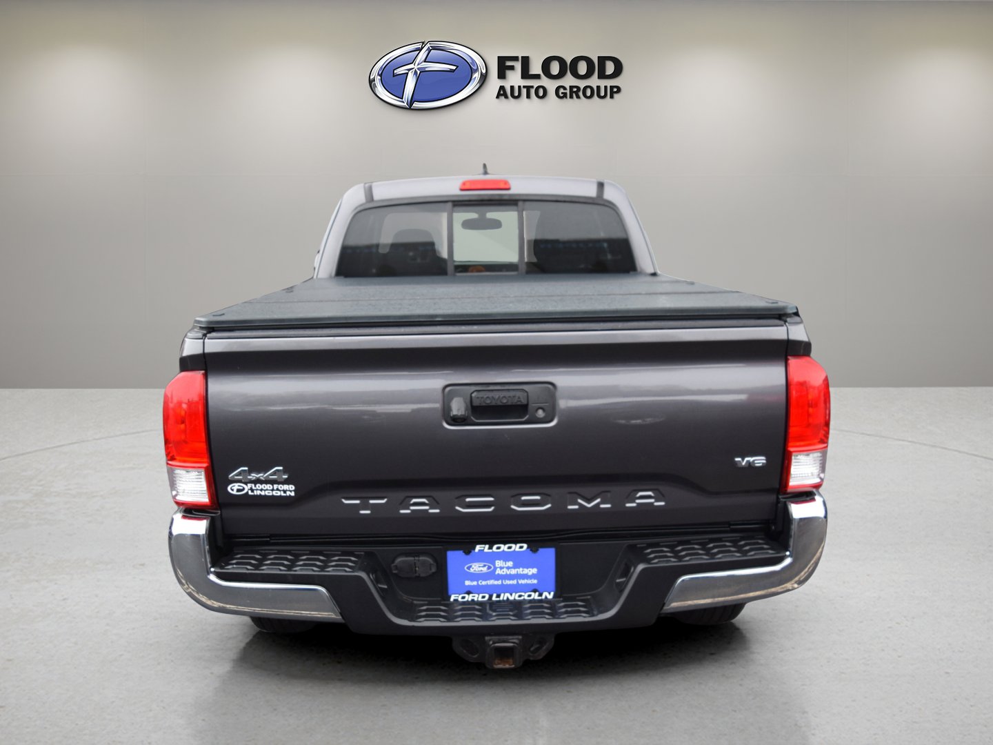 Used 2017 Toyota Tacoma SR5 w/ Tow Package image 5