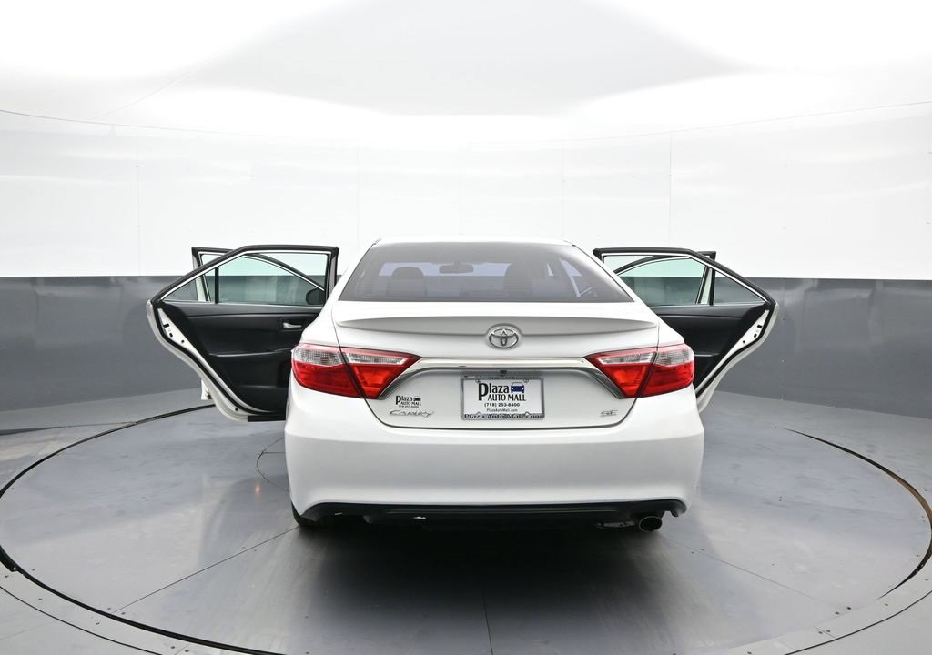 Used 2015 Toyota Camry SE image 45