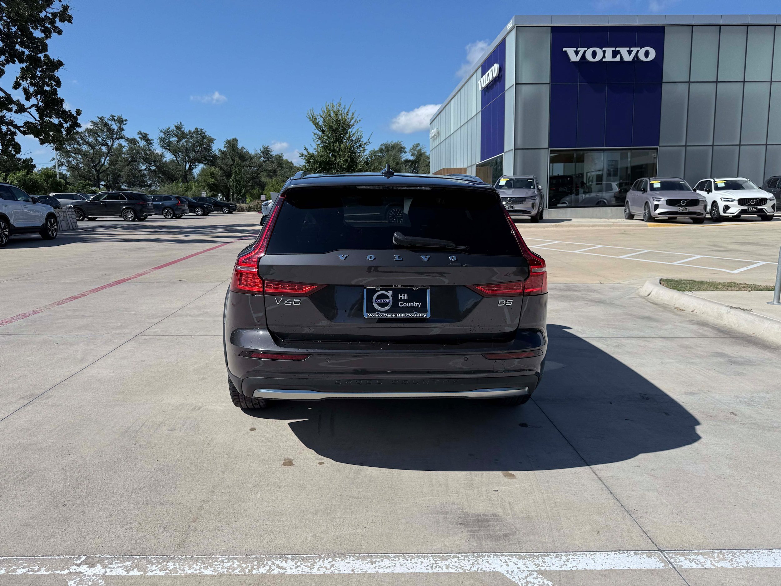 Certified 2025 Volvo V60 B5 Cross Country Plus AWD/4WD image 5