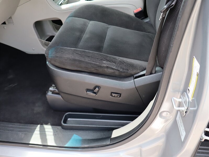 Used 2015 Dodge Grand Caravan SXT FWD image 24