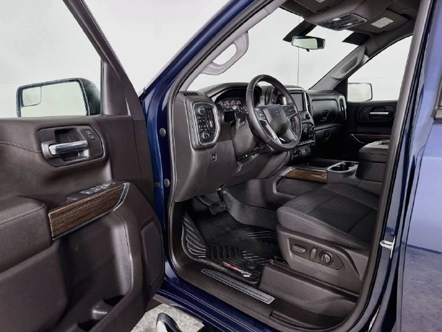 Used 2021 Chevrolet Silverado 1500 LT Trail Boss AWD/4WD image 3