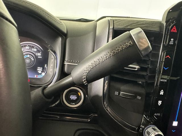 Used 2025 RAM 2500 Limited AWD/4WD image 19