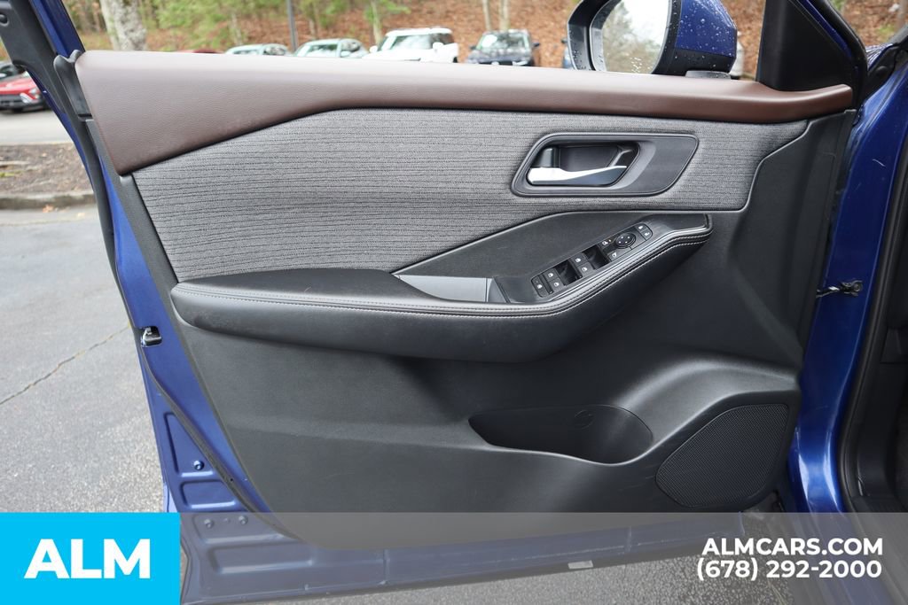 Used 2023 Nissan Rogue SV image 15