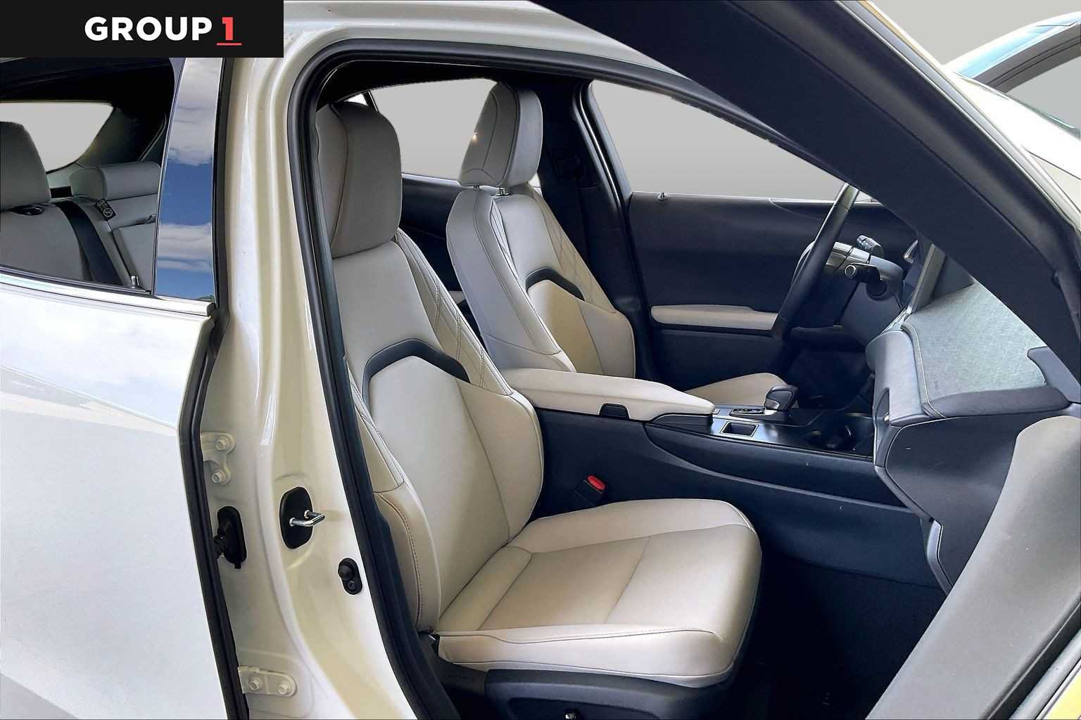 Certified 2026 Lexus UX 300h FWD image 8