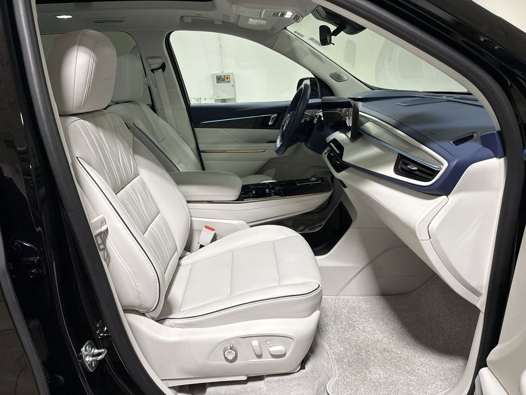 Certified 2025 Buick Enclave Avenir w/ Super Cruise Package image 21