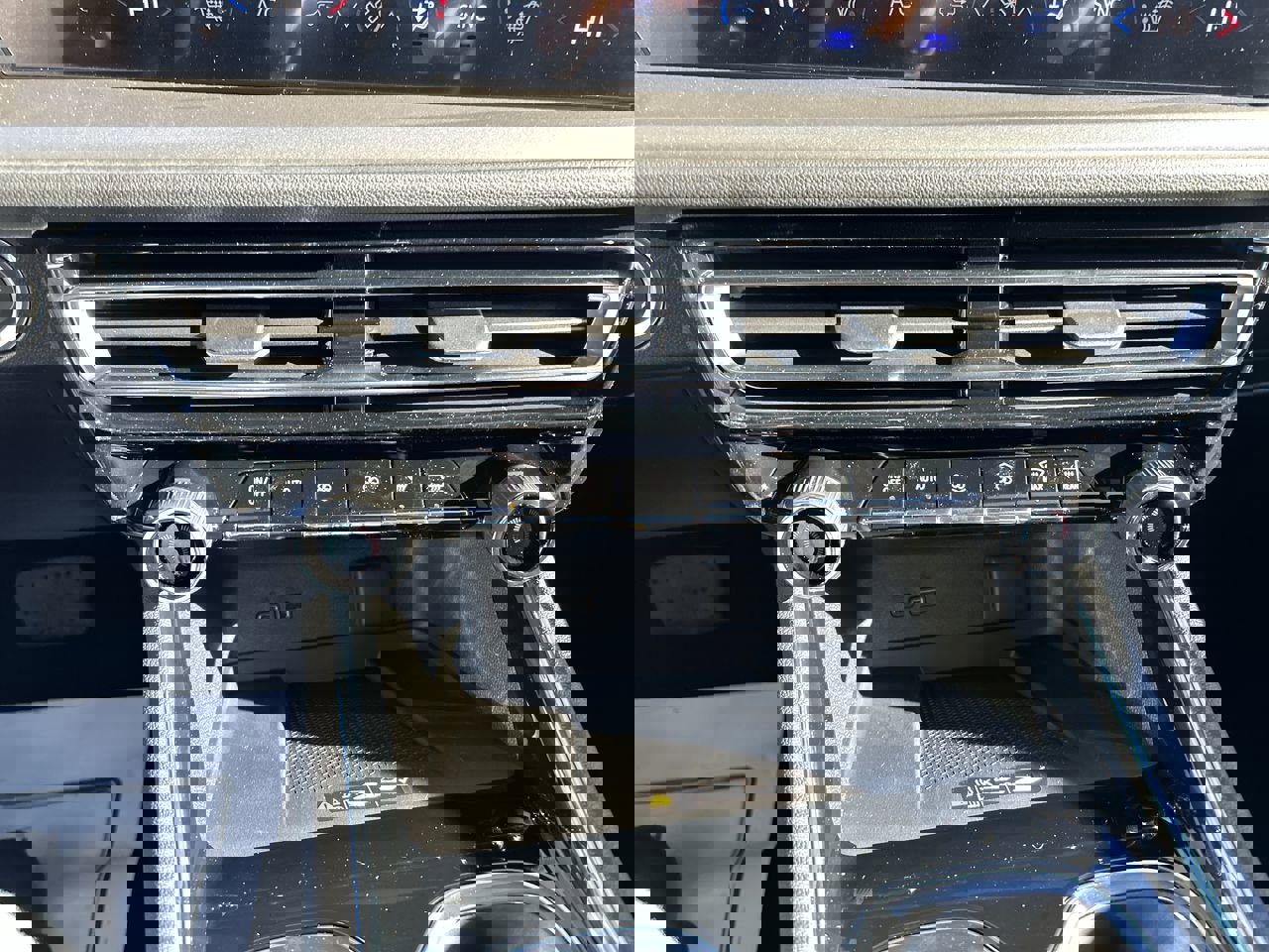 New 2026 Chevrolet Traverse LT w/ Driver Confidence Package image 28