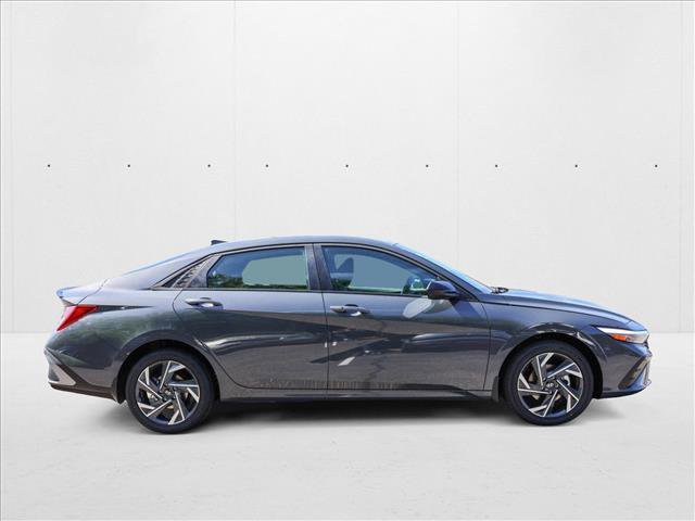 New 2025 Hyundai Elantra SEL video 4