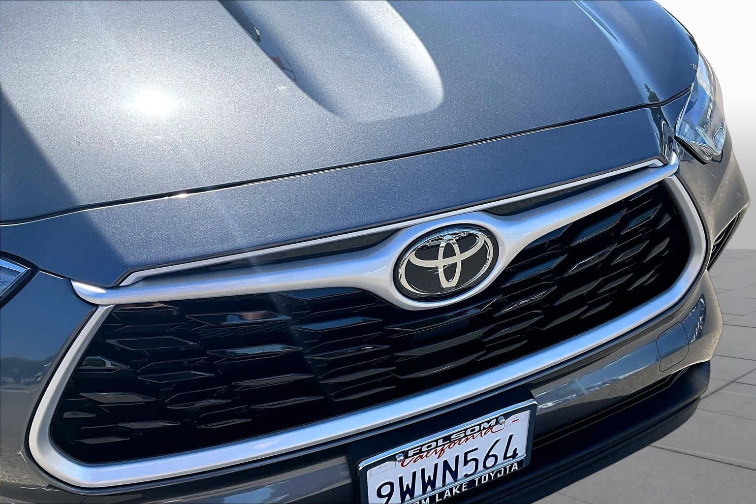 Used 2022 Toyota Highlander XLE FWD image 29