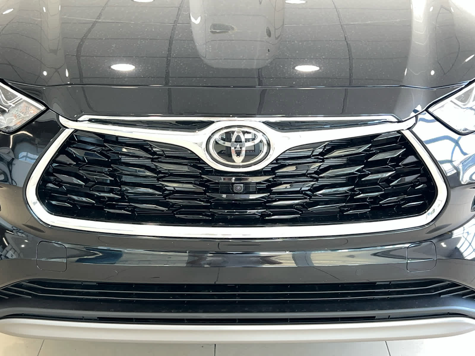New 2026 Toyota Highlander Platinum image 4