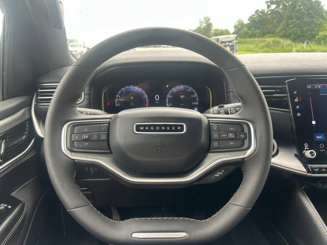 Used 2025 Jeep Wagoneer L Series II w/ 8-pass Seating Package AWD/4WD image 19