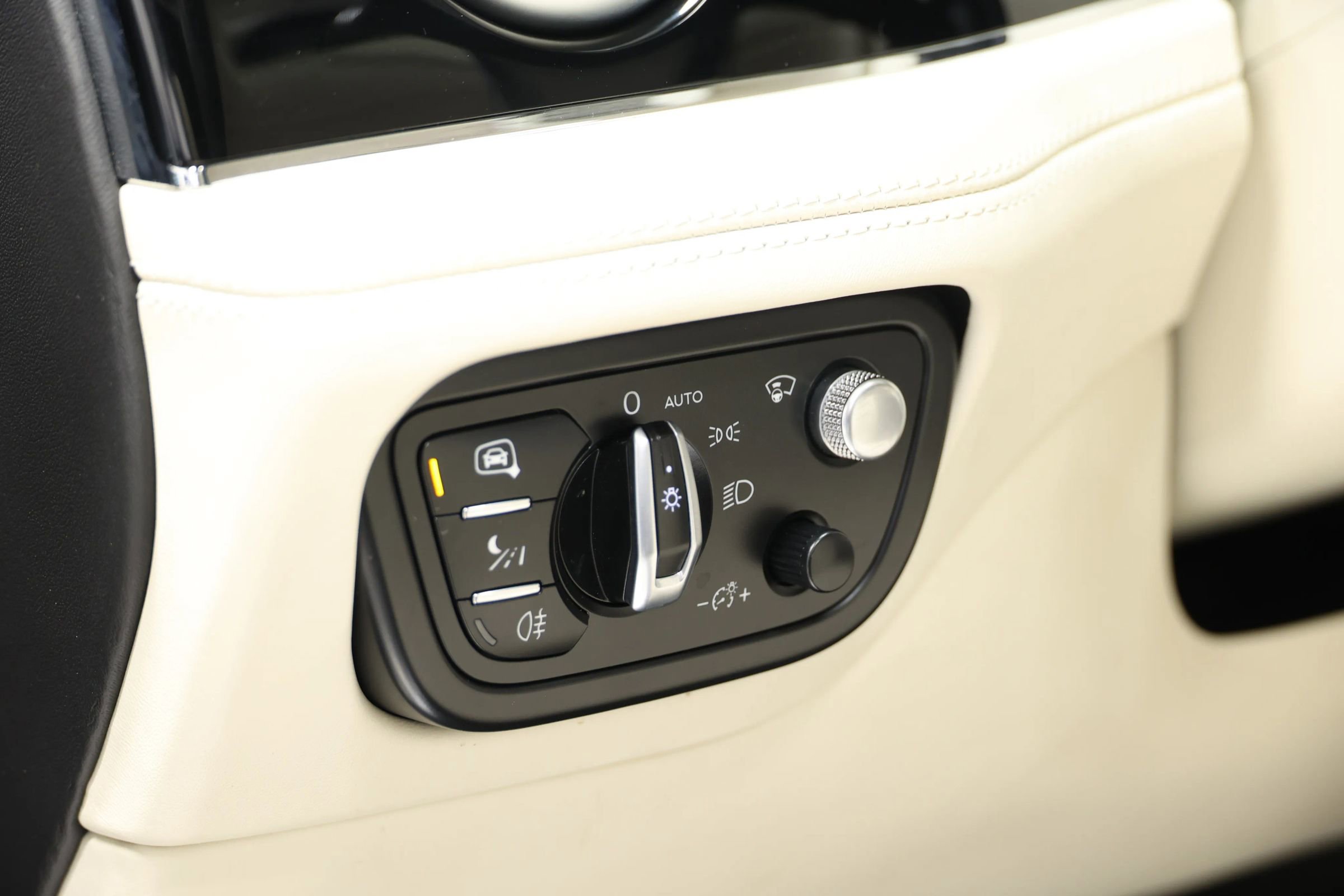 Used 2017 Bentley Bentayga image 25