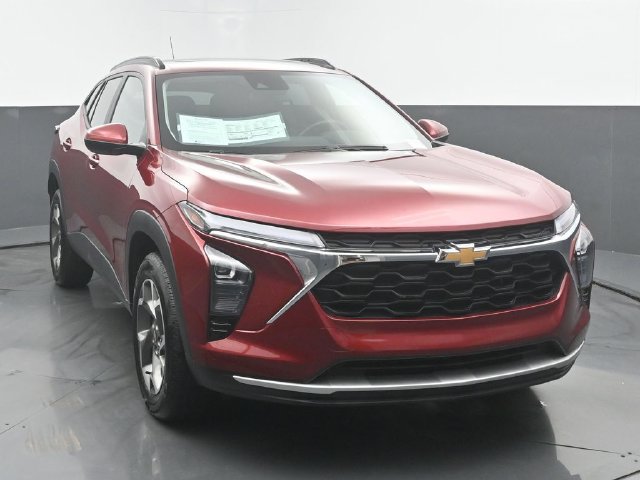 Used 2024 Chevrolet Trax LT w/ Sunroof Package FWD image 8