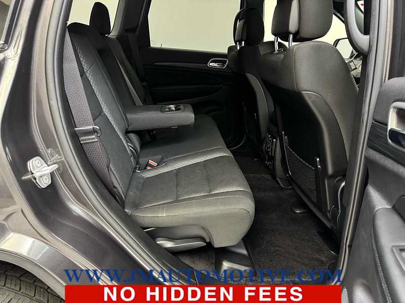 Used 2019 Jeep Grand Cherokee Laredo w/ Security & Convenience Group AWD/4WD image 17