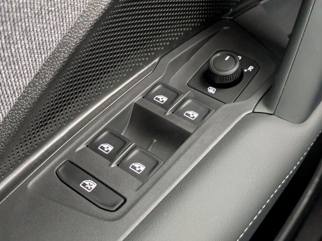 Certified 2025 Volkswagen Tiguan S image 23