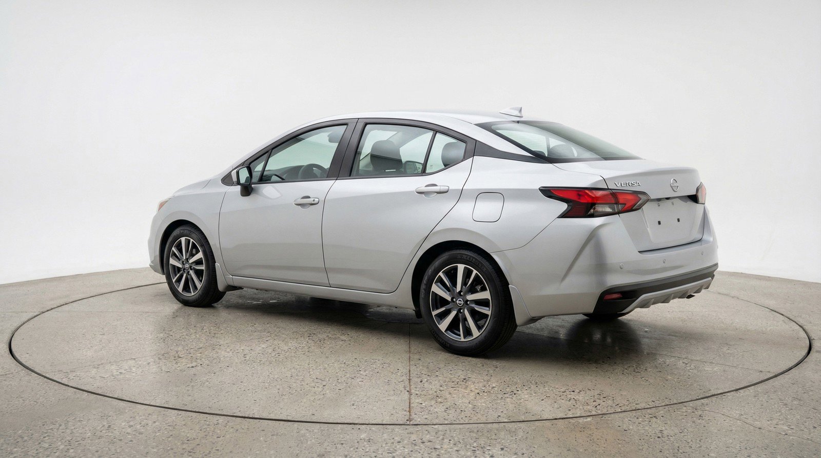 Used 2025 Nissan Versa SV image 6