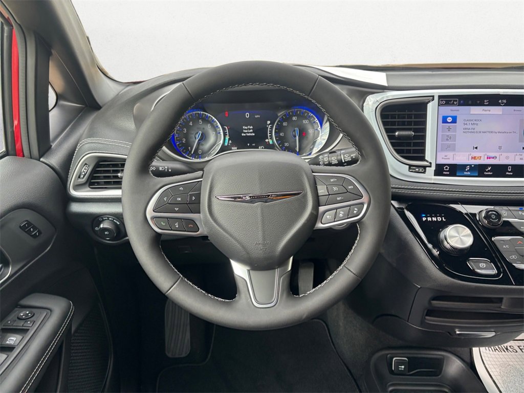 New 2026 Chrysler Pacifica Select image 12