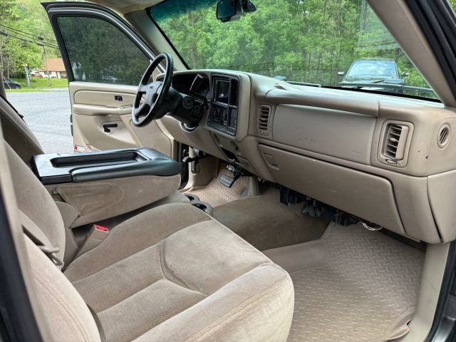 Used 2004 GMC Sierra 2500 SLE w/ Heavy-Duty Power Package AWD/4WD image 3