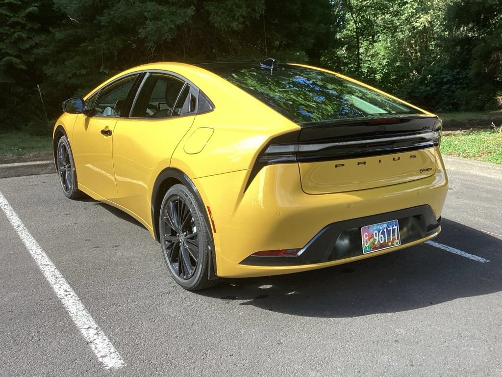 Used 2026 Toyota Prius Plug-In Hybrid FWD image 9