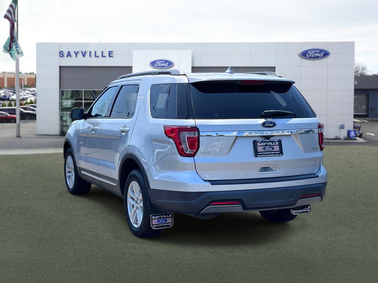 Used 2019 Ford Explorer XLT w/ Equipment Group 202A AWD/4WD image 4