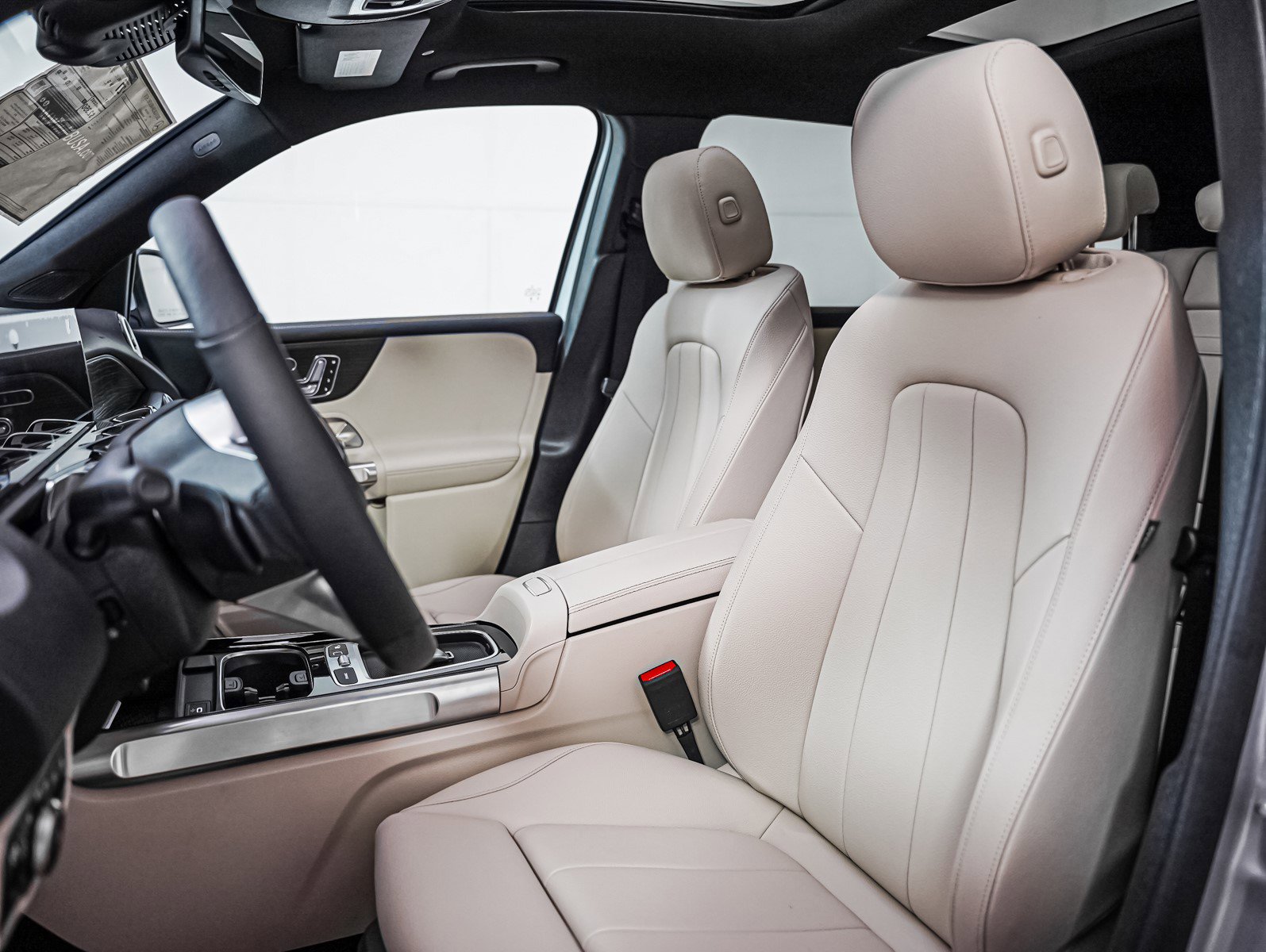 New 2025 Mercedes-Benz GLB 250 4MATIC image 11