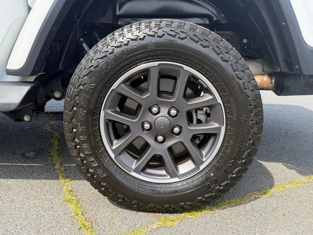 Used 2020 Jeep Gladiator Overland w/ Trailer Tow Package AWD/4WD image 11