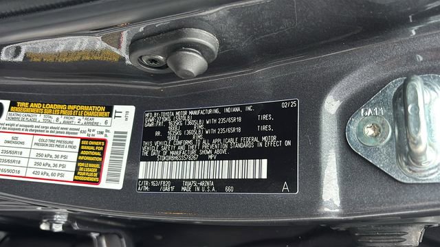 Used 2025 Toyota Highlander LE image 37